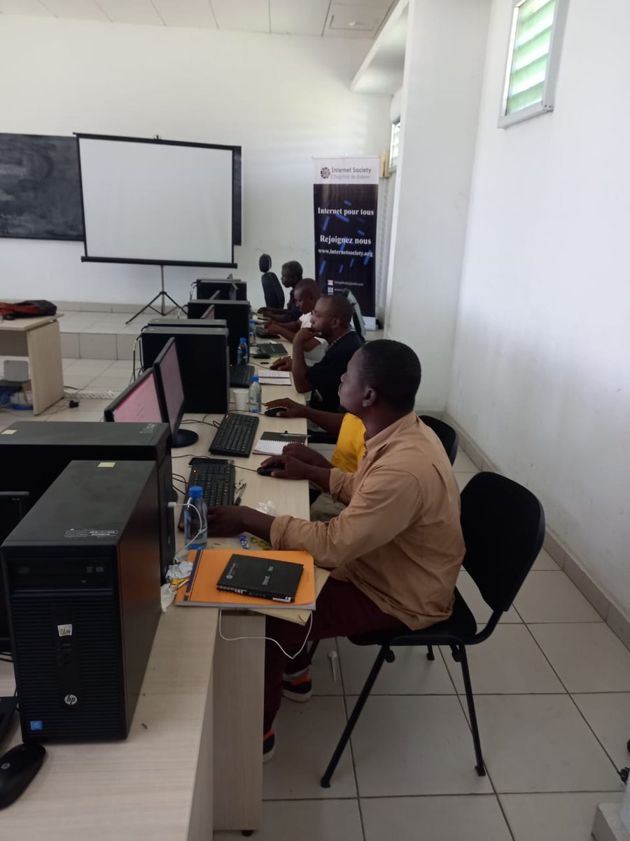 Isoc_Gabon's tweet photo. Formation I Nous entamons la dernière semaine de la formation des membres du Bureau de l’ANPHG. Bilan: Formation Ms Word et Excel achevées. Reste :  formation Ms Powerpoint et navigation Internet. @ISOC_Foundation @ISOC_Community @VictorNdonnang @ANPHG https://t.co/oj9DKcvzBW
