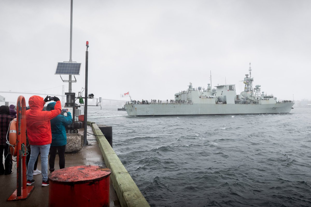 Comd_RCN's tweet image. Fair winds &amp;amp; following seas to #HMCSMontreal &amp;amp; #MVAsterix who departed Halifax today for #OpProjection. The 1st east coast frigate to deploy in #IndoPacific to bolster 🇨🇦&apos;s presence in the region. 

To all of our families &amp;amp; loved ones, we thank you  for your continued support!