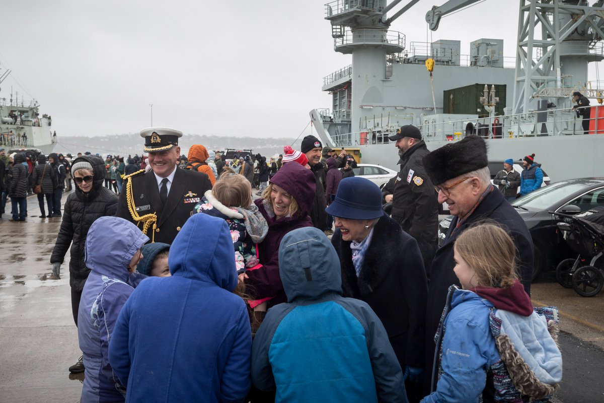 Comd_RCN's tweet image. Fair winds &amp;amp; following seas to #HMCSMontreal &amp;amp; #MVAsterix who departed Halifax today for #OpProjection. The 1st east coast frigate to deploy in #IndoPacific to bolster 🇨🇦&apos;s presence in the region. 

To all of our families &amp;amp; loved ones, we thank you  for your continued support!
