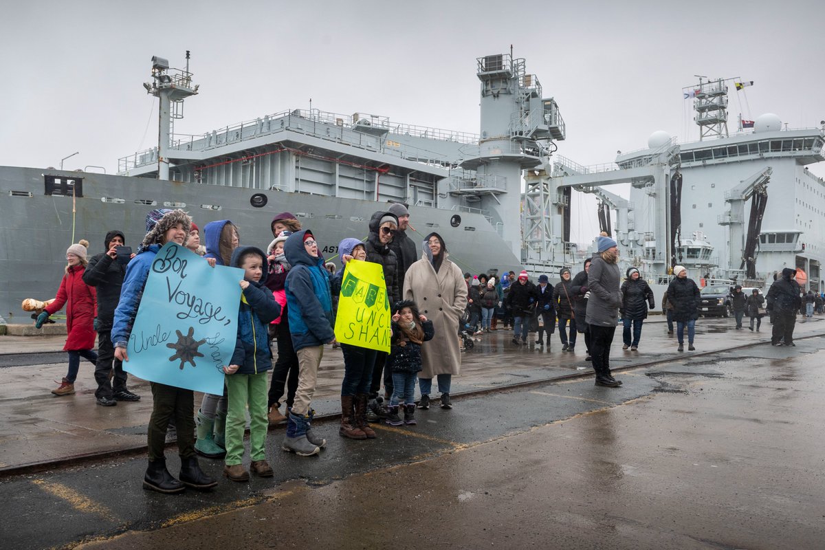 Comd_RCN's tweet image. Fair winds &amp;amp; following seas to #HMCSMontreal &amp;amp; #MVAsterix who departed Halifax today for #OpProjection. The 1st east coast frigate to deploy in #IndoPacific to bolster 🇨🇦&apos;s presence in the region. 

To all of our families &amp;amp; loved ones, we thank you  for your continued support!