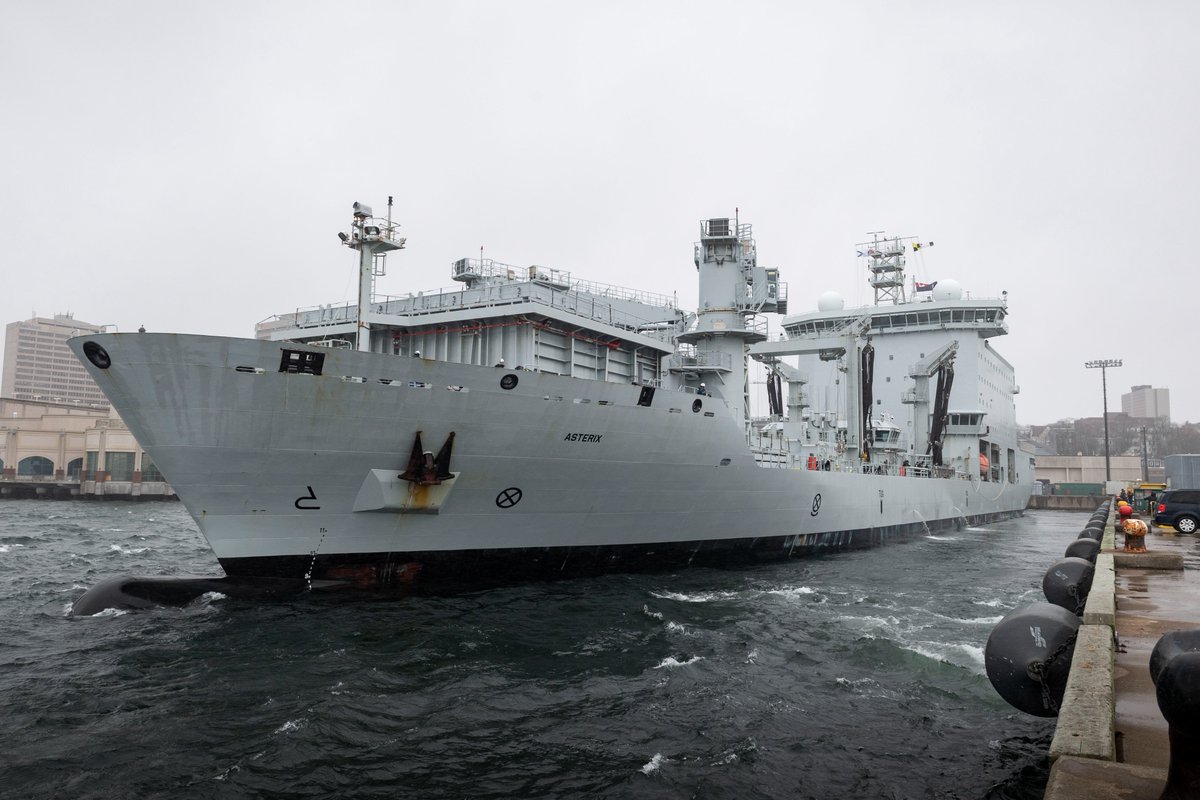 Comd_RCN's tweet image. Fair winds &amp;amp; following seas to #HMCSMontreal &amp;amp; #MVAsterix who departed Halifax today for #OpProjection. The 1st east coast frigate to deploy in #IndoPacific to bolster 🇨🇦&apos;s presence in the region. 

To all of our families &amp;amp; loved ones, we thank you  for your continued support!