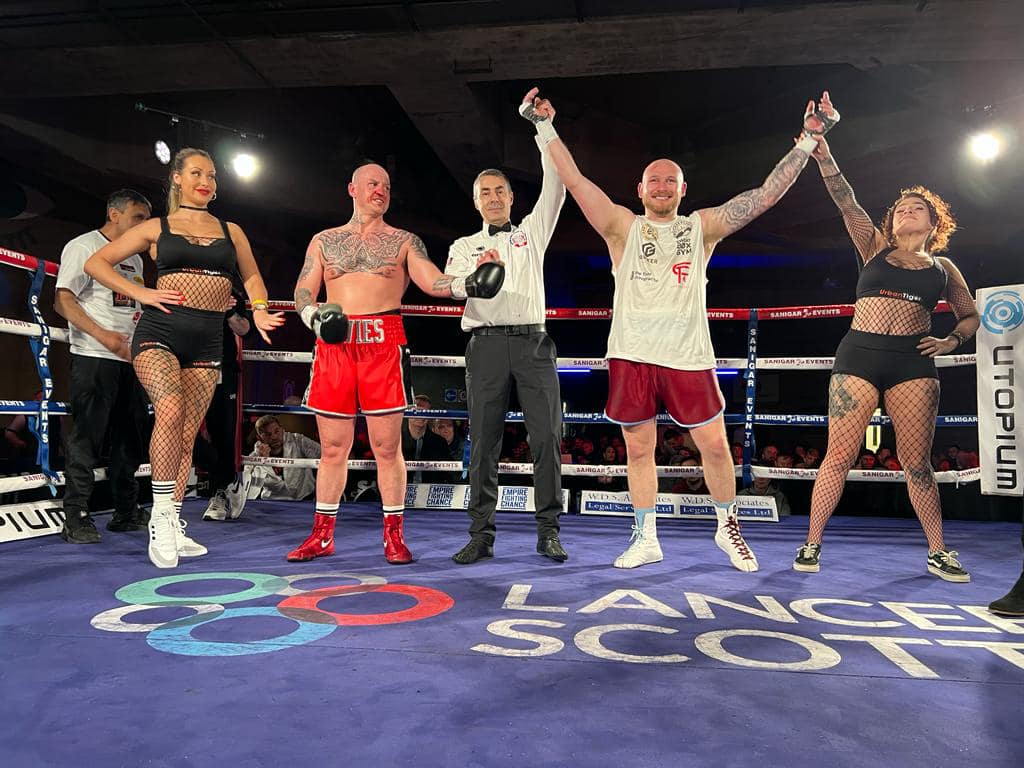 Tim (@timboxeo) on Twitter photo In his final bout, road warrior & boxing legend Lewis van Poetsch (14-152-4) takes the 39-37 win over Steve Davies (0-4) Saturday in their light heavyweight bout from Bristol, United Kingdom 🇬🇧
Thank you <a href="/Poochi_17/">Poochi Van Poetsch</a> for your 10+ years of service to boxing 👑
📸 Sanigar Events In his final bout, road warrior & boxing legend Lewis van Poetsch (14-152-4) takes the 39-37 win over Steve Davies (0-4) Saturday in their light heavyweight bout from Bristol, United Kingdom 🇬🇧
Thank you <a href="/Poochi_17/">Poochi Van Poetsch</a> for your 10+ years of service to boxing 👑
📸 Sanigar Events