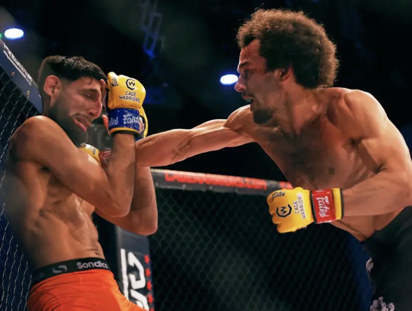 FordewinMMA's tweet photo. • Shawn da Silva derrota a Kiru Singh Sahota vía KO a los 2:06 del Round 2.
• Ander Sánchez (@AnderFIGHTERMMA) derrota a Ryan Hewitt vía Sumisión (Heel Hook) a los 4:36 del Round 2.
#CW151 #MMATwitter #MMA #FordewinMMA https://t.co/gpURN9020m