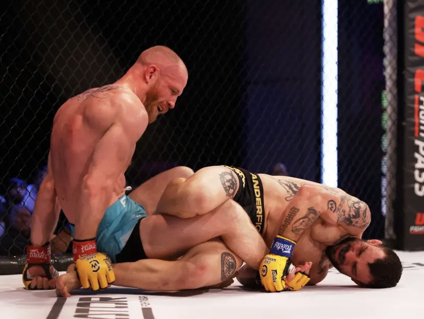 FordewinMMA's tweet photo. • Shawn da Silva derrota a Kiru Singh Sahota vía KO a los 2:06 del Round 2.
• Ander Sánchez (@AnderFIGHTERMMA) derrota a Ryan Hewitt vía Sumisión (Heel Hook) a los 4:36 del Round 2.
#CW151 #MMATwitter #MMA #FordewinMMA https://t.co/gpURN9020m