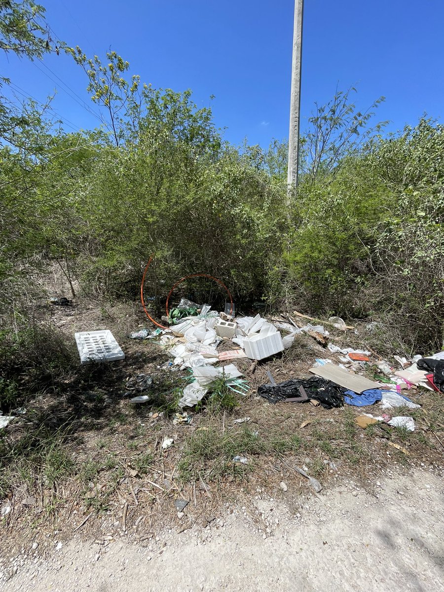 rrodo17's tweet photo. En #temozon cada #dia aumenta la #basura no puedo llegar a casa Tablaje 26454 @RenanBarrera @AyuntaMerida 
RT por favor 🥺 🙏🏽 @RedYucatan 
@YUCATANALMINUTO https://t.co/FvxijFNXD9