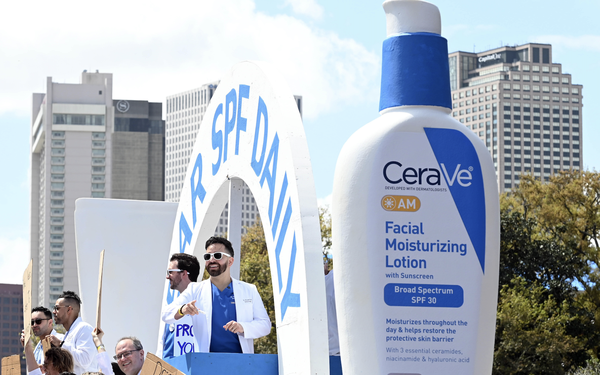 MediaPost's tweet photo. CeraVe's Social Media Strategy Goes IRL In Big Easy @cerave @dudewithsign @dudettewithsign #FaceItLikeaDerm #21DaysofSPF #moisturizers https://t.co/RWDb8MbB98 https://t.co/6vOvxiYLVB