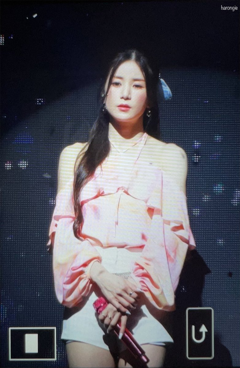 harongie33719's tweet photo. 230326 Apink Pink Drive Fan concert in Hong Kong 프리뷰 （2）

@Apinkpcr @Apinkohy 
#에이핑크 #Apink      
#박초롱 #초롱 #ParkChorong #Chorong #오하영 #하영 #OhHayoung #Hayoung https://t.co/Ps9zAtWNRz