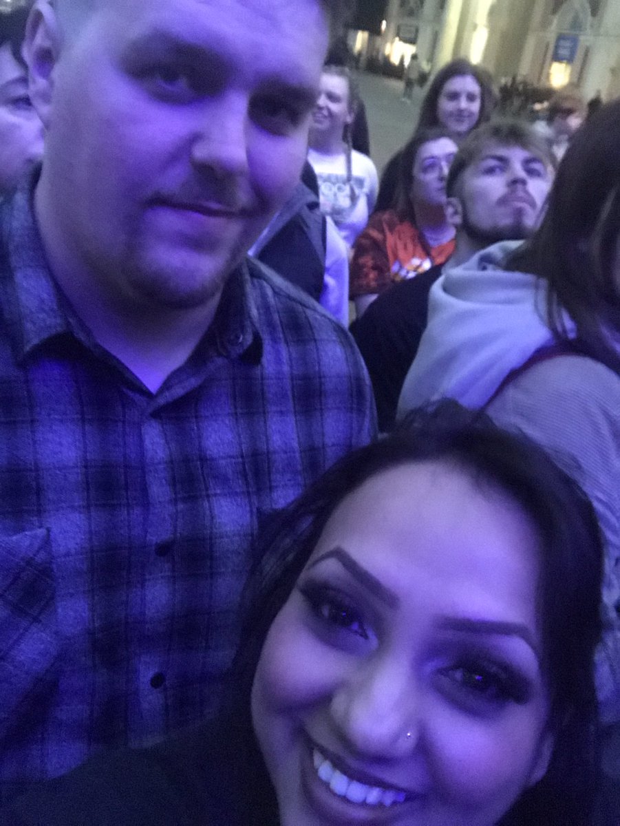 _mazzy_'s tweet photo. I was really proud of my eye makeup last night 😂 stayed on all night too! https://t.co/FTrd7yVDh7