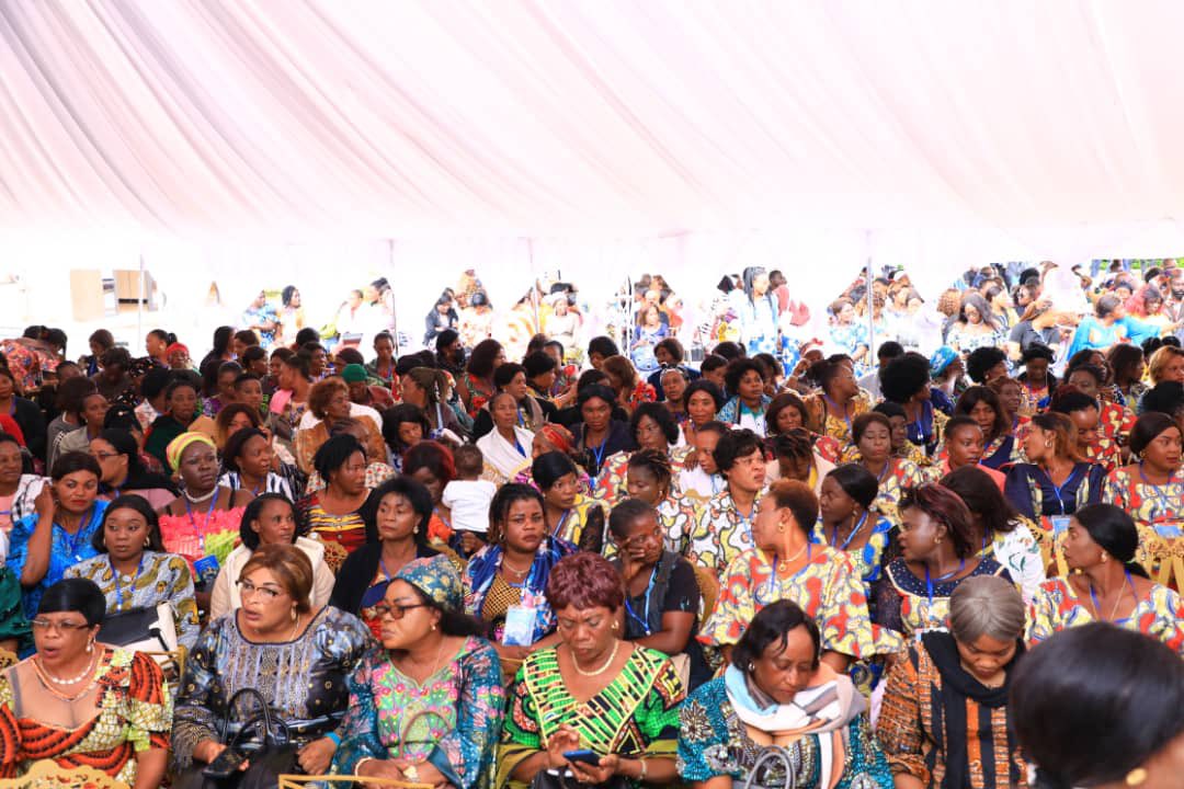 Je dis toute ma reconnaissance aux femmes du haut Katanga pour leurs présences à la cérémonie de clôture du mois de mars consacré au lancement du programme de renforcement des capacités financières des commerçantes à faibles capitaux. Très grand merci à mon époux, le #David de…