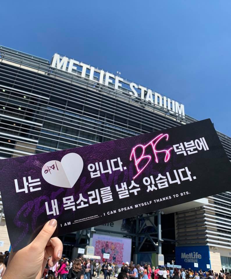 im2old4thisotp's tweet image. Was chatting with a dear friend today about our collections, and she was such a new ARMY during the SY tour that she didn&apos;t keep her slogan! I wanted to see if I could maybe find one for her to buy. #wtbbts
Looking for Met Life, Speak Yourself tour slogan 2019.