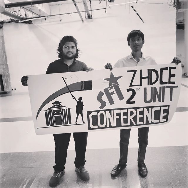 dewantk9's tweet photo. making poster for 2nd UNIT CONFERENCE , 
STUDENT FEDERATION OF INDIA 
🤫🤫💕💕
.
..
.
@dewantk9
@bydewantk 

#sfidu #sfidelhi #dewantkumar #DewantKumar #dewantk 
#dewantk9 
#ByDewantK #dewantkpost 
#ComradeDewant
#newpost #SFI #sfikerala #sfi_streetphotography https://t.co/FQpfu6bHZN