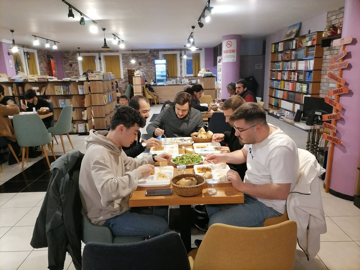 MGKitapKahve's tweet photo. MG Kitap Kahve'de Askıda iftar programı
#Askıdaİftar

Sizlerde bir öğrencimizin iftarını üstlenmek ister misiniz? 

1 iftar bedeli sadece 80₺'dir. https://t.co/cDtCl4rFE1