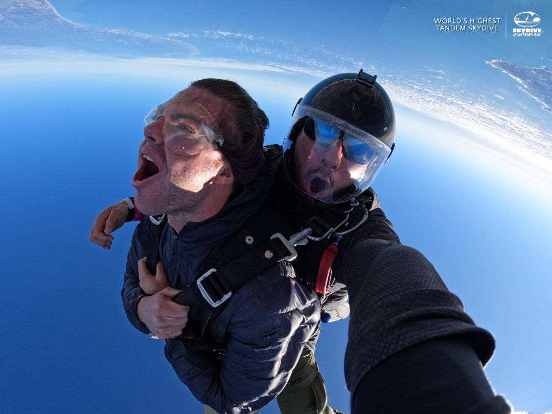 MontereySkydive's tweet photo. This tandem looks in tandem! #TandemSkydiving 

https://t.co/sASZNDbH2J

.
.
.
.
.
.
.
.
.
.
.
.
#Skydiving #SkydiveMontereyBay #MontereySkydive #OceanViewSkydive #WorldsHighestSkydive #Monterey #CaliforniaThingsToDo #SanFranciscoSkydive #SkydiveSanFrancisco #Jump https://t.co/d6t59yNfug