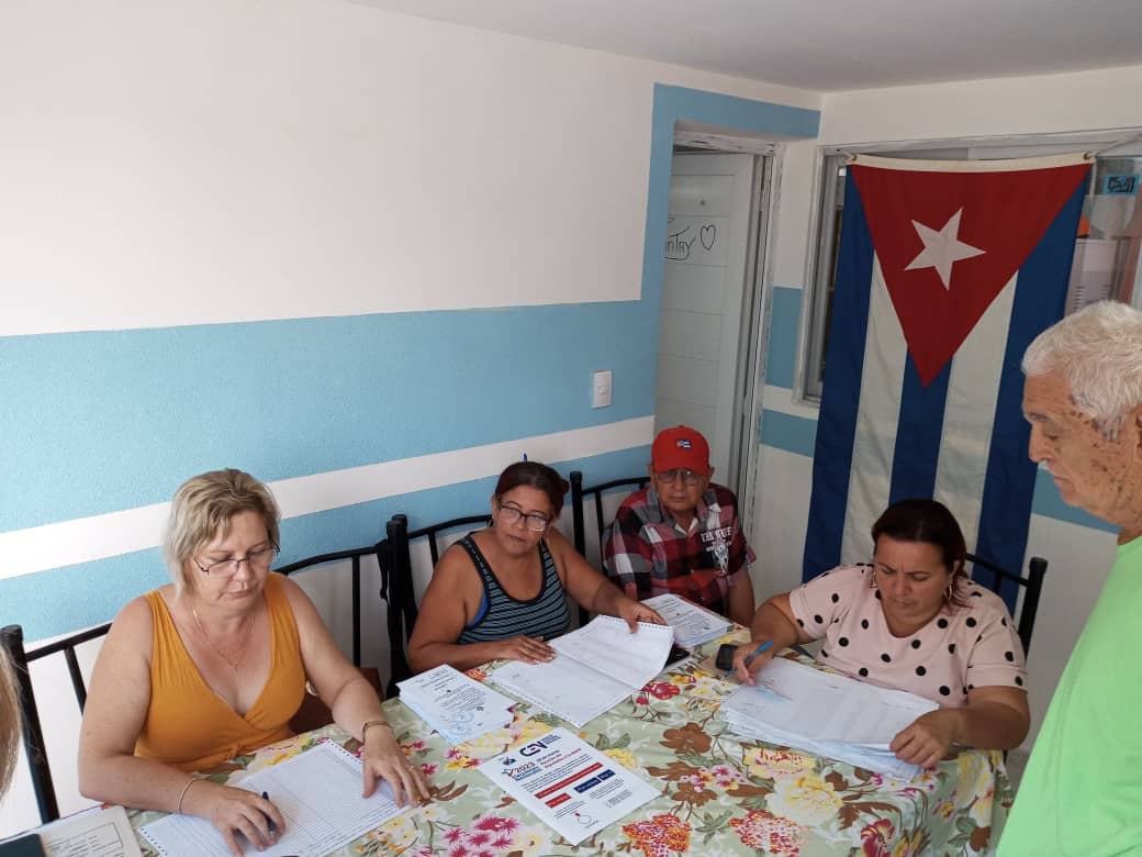 celiam_reyes's tweet photo. Niños, hombres y mujeres de este pueblo digno defienden la Revolución desde cada trinchera, con un voto unido y una jornada electoral genuina y democrática. #LatirAvileño #YoVotoXTodos https://t.co/WrUIgNV9mV