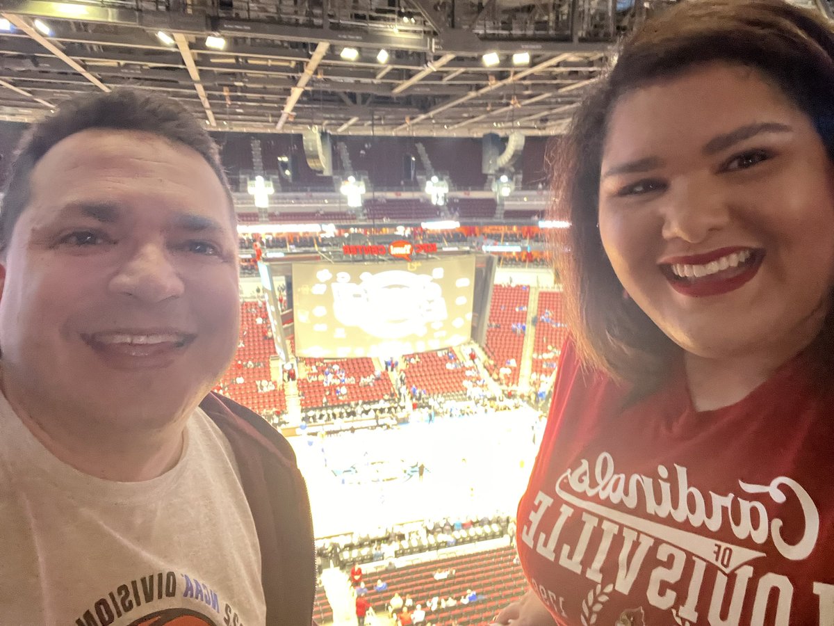 calaroche01's tweet photo. We are ready for the Elite 8! #mmselfie #ncaa #louisville #marchMadness https://t.co/gShpq25r9d