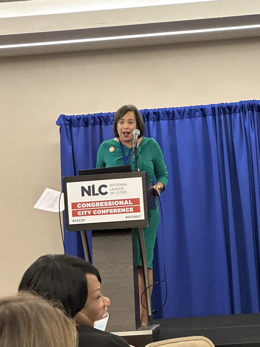 Kicking off our strategic partner luncheon with @CityofTacoma Mayor @Woodards4Tacoma and @CommerceGov Senior Advisor. #justserve #broadbandforall @TMobileBusiness @db_bezz @leagueofcities