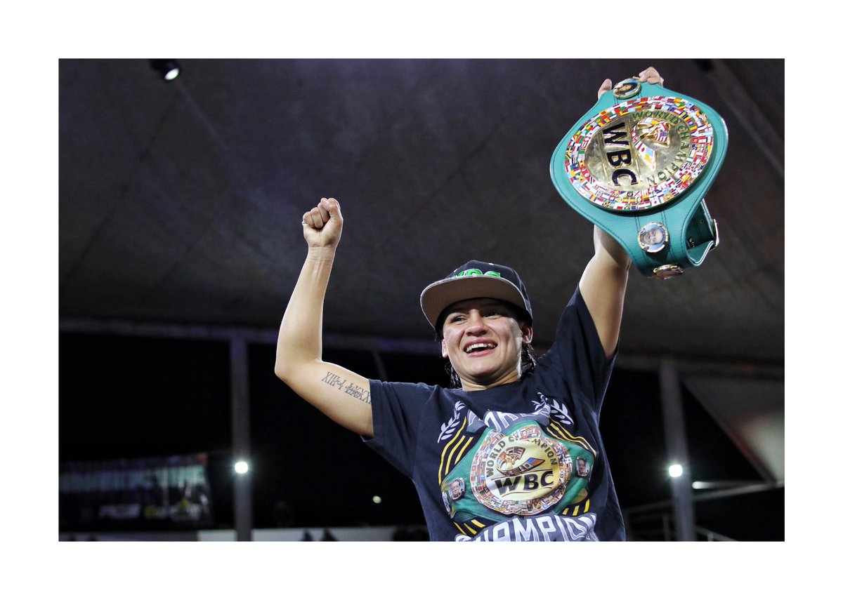 marcadornay's tweet photo. La boxeadora nayarita Asley "La Chiquita" Gonzalez defendió de manera exitosa el Campeonato Mundial peso Súpermosca del Consejo Mundial de Boxeo (CMB) al vencer por decisión dividida a Lourdes “La Pequeña Lulú” Juárez en el Parque Metropolitano de Tepic.

📷: @LeduRivera https://t.co/zsM8efR9Da