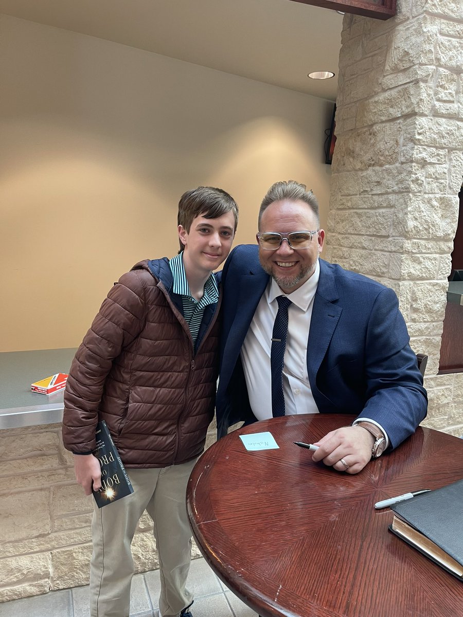 mleach4002's tweet image. It was a pleasure meeting @_jeremiahj today! We can’t wait to read #bodyofproof #resurrectionproof