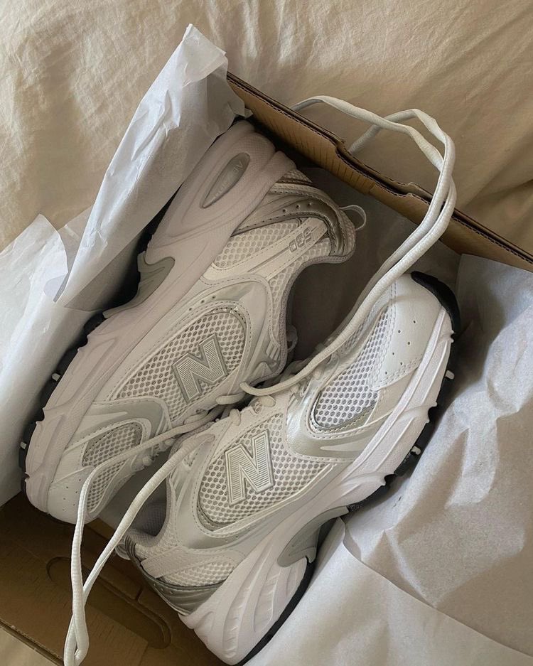 perakora's tweet image. #newbalance530 AD สีใหม่สวยมาก กดจากช็อป official จีน 🇨🇳🥹

🫶🏻มัดจำคู่ละ 2,500 ที่เหลือจ่ายตอนถึงไทย  (ส่งฟรี)

AD 4,290฿ ส่งฟรี

รอสินค้าหลังกด 7-10 วัน

#NewBalance #รองเท้าnewbalance #พรีออเดอร์จีน #รองเท้าผ้าใบ #newbalance530ad