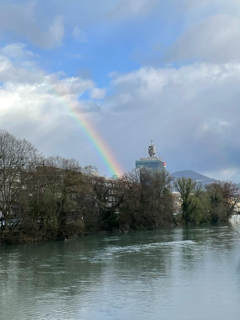 GmurHelen's tweet photo. #Sunday #moments in #Geneva #Switzerland #SwissTourism
#GoodVibes
#LacLeman #Jura #Rain #Snow
#Nature #Photography
#Schuh #Pflicht
#Restaurant de la Plage #Genève
https://t.co/GPSUz9M5yh
#Jetd’Eau #River #Arve #Rainbow https://t.co/bzGhZKXFhk