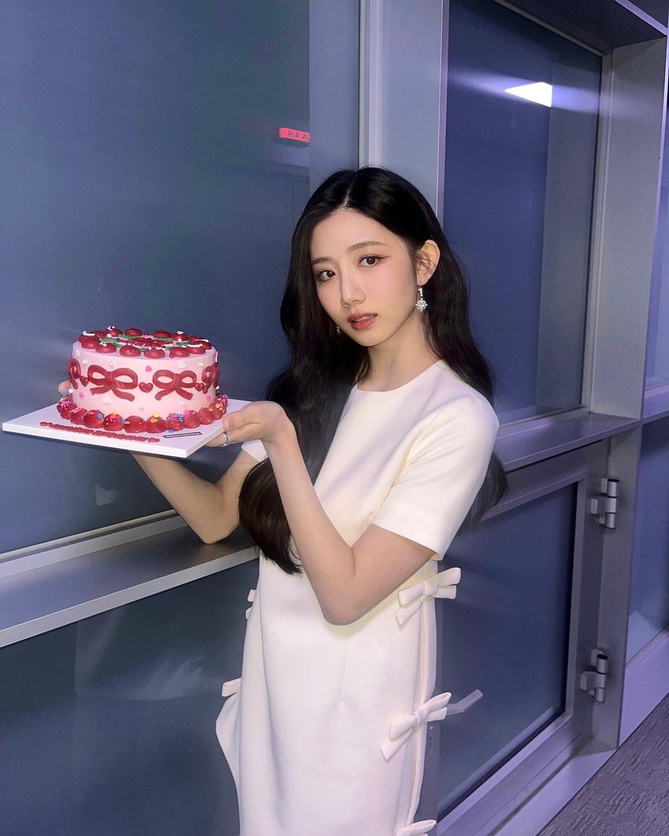uzooo_c's tweet photo. 고마워❤️❤️

#CherryBullet #체리블렛 #유주 #YUJU https://t.co/tvw6Et1aSI