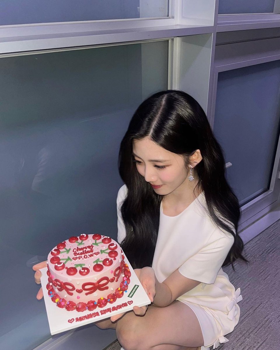 uzooo_c's tweet photo. 고마워❤️❤️

#CherryBullet #체리블렛 #유주 #YUJU https://t.co/tvw6Et1aSI