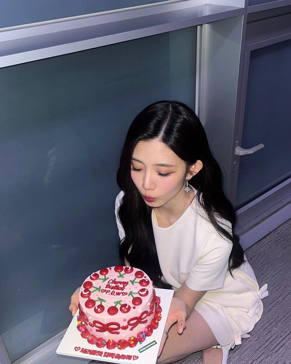 uzooo_c's tweet photo. 고마워❤️❤️

#CherryBullet #체리블렛 #유주 #YUJU https://t.co/tvw6Et1aSI