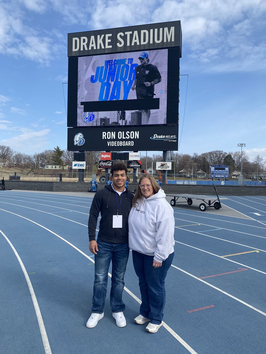 Thanks for having me!! @2CoachG1 <a href="/tstepsis/">Todd Stepsis</a> <a href="/DrakeBulldogsFB/">Drake Football</a>