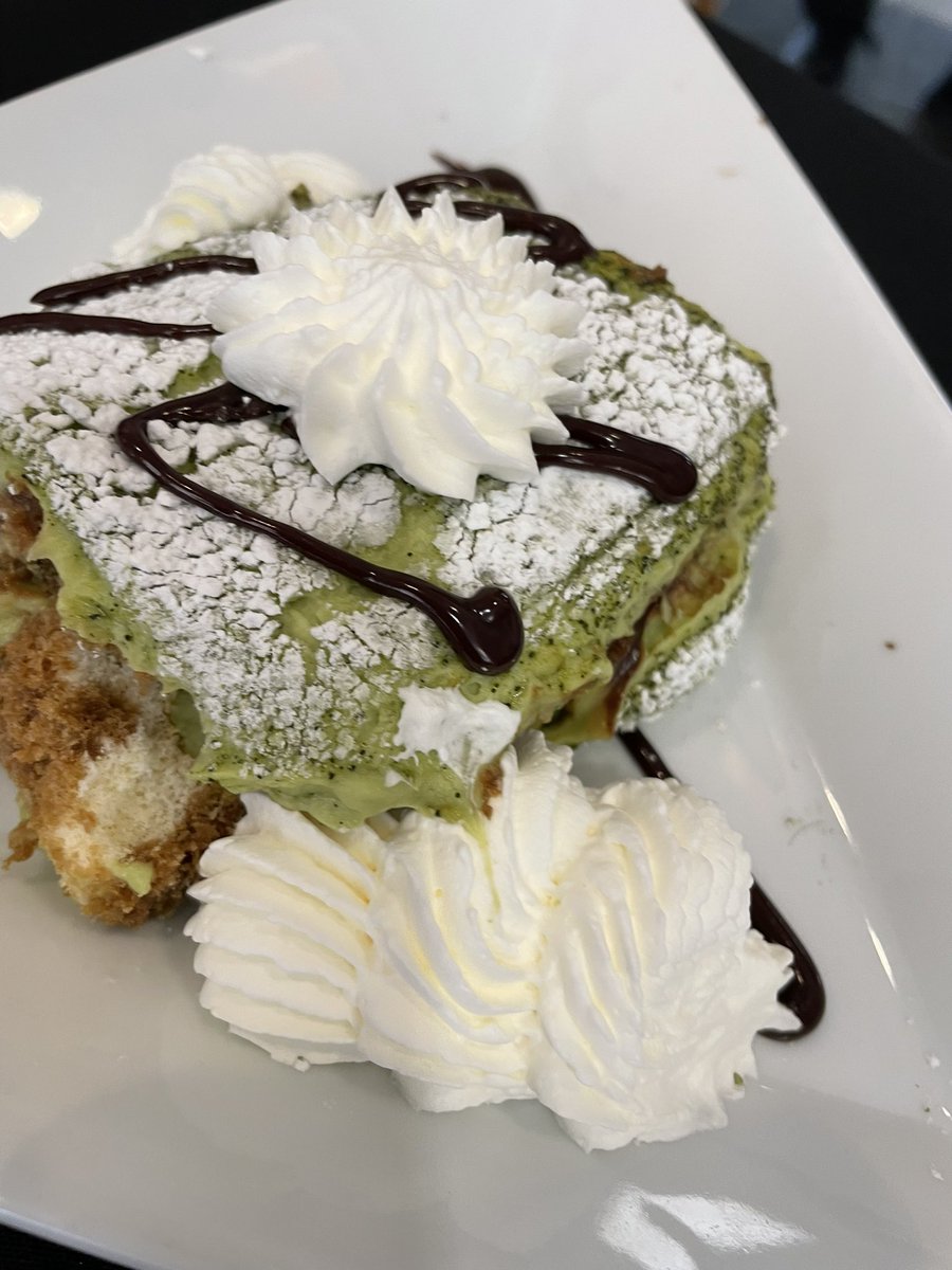 5starcafeFHS's tweet image. Chef Hill was quite the food photographer this week! Is it Wednesday yet? #cte #frhsd #culinary #bakeshop #foodie #culinaryschool #goboro