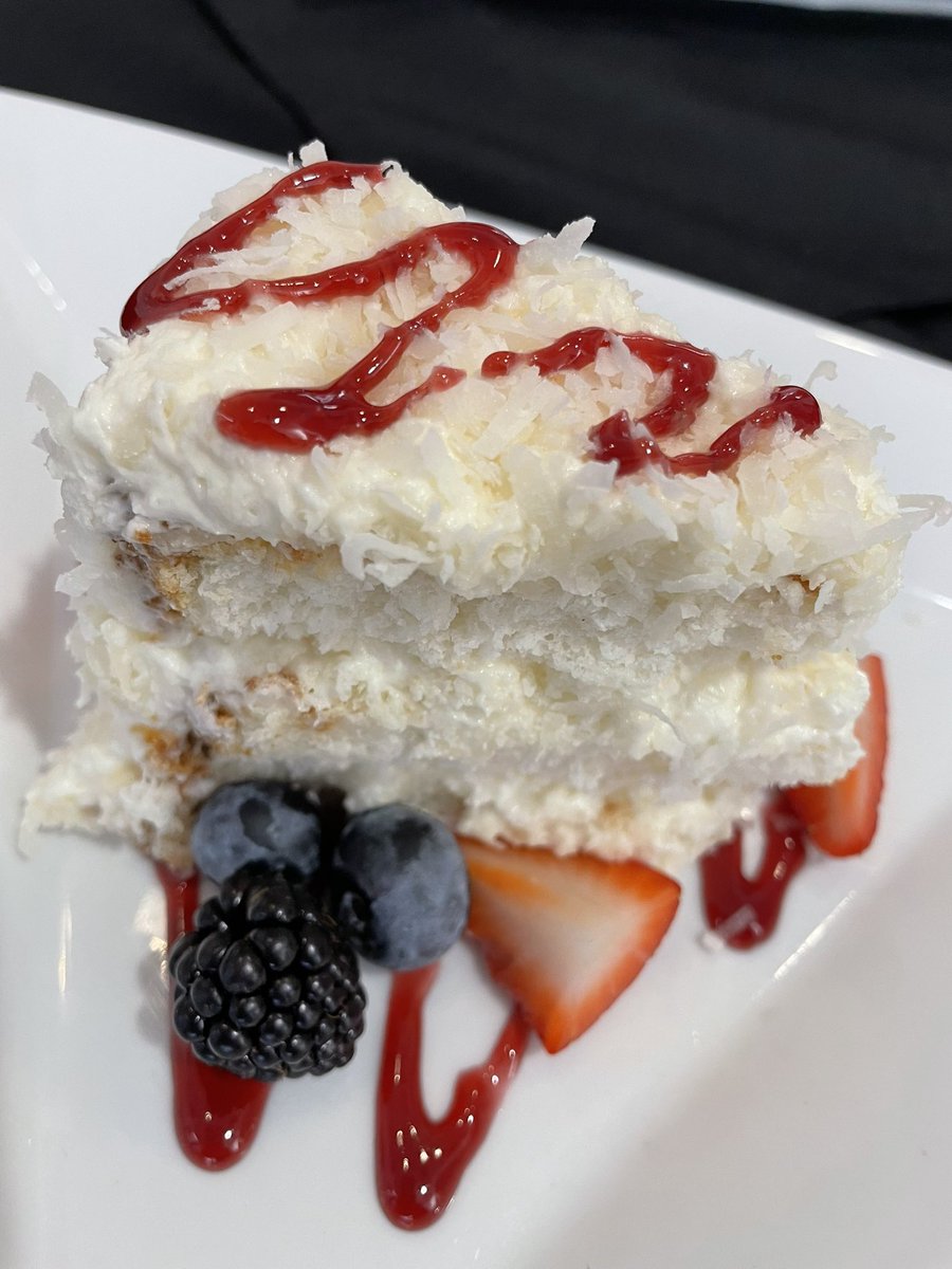 5starcafeFHS's tweet image. Chef Hill was quite the food photographer this week! Is it Wednesday yet? #cte #frhsd #culinary #bakeshop #foodie #culinaryschool #goboro