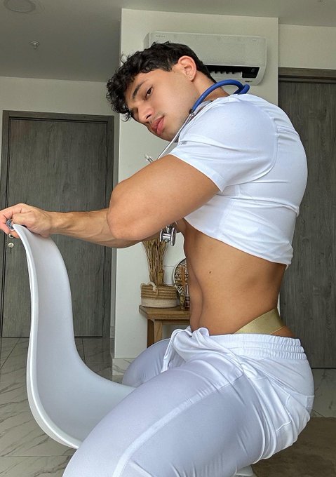 Where is your face ? 😏 https://t.co/UrbPqrMuT0