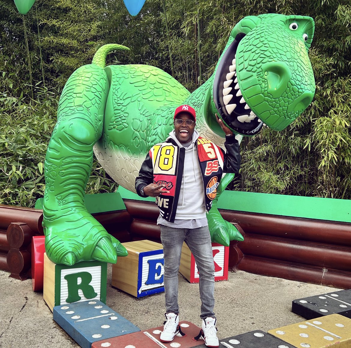 Vandaag veel gelezen, dat mensen nu ook twijfelen of Dino’s wel hebben bestaan. #HoeDan Kijk eens BOEM‼️ Bewijs 😏🤪 #HoezoDenkenMensenDatZeDingenInTwijfelMogenTrekken #Jandino #DinosLivesMatter