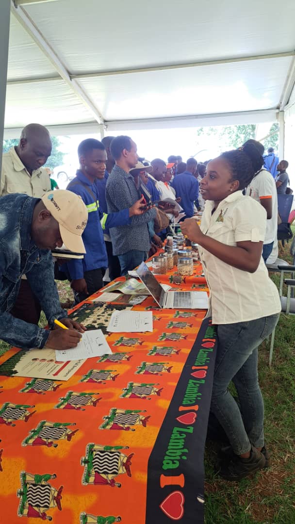 TheLandAlliance's tweet photo. 🇿🇲 @CIFOR_ICRAF took part in an exhibition organized by the Zambia Agricultural Research Institute (ZARI). During the open day, we showcased various technologies to farmers, including Integrated Pest Management strategies to fight Fall Armyworm (FAW).

➡️: https://t.co/6SEzABkTMa https://t.co/Pm0mWjizLB