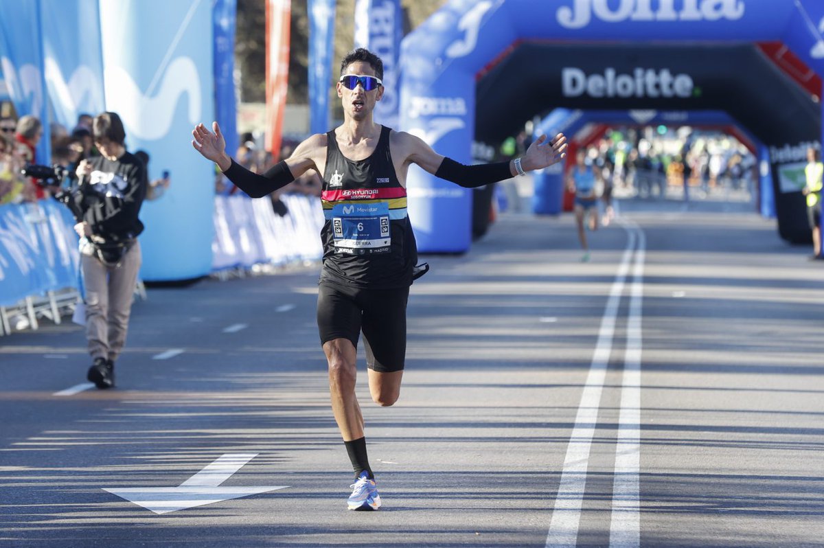 Asb71atleta's tweet photo. Javi Guerra finaliza el Medio Maratón de Madrid 2023 en sexta posición con 39 años de edad y un tiempo de 1 hora, 2 minutos y 42 segundos, a un ritmo de 2 minutos y 58 segundos por kilómetro, siendo el primer atleta español en cruzar la línea de meta de dicha carrera. https://t.co/DqtcUwZteG