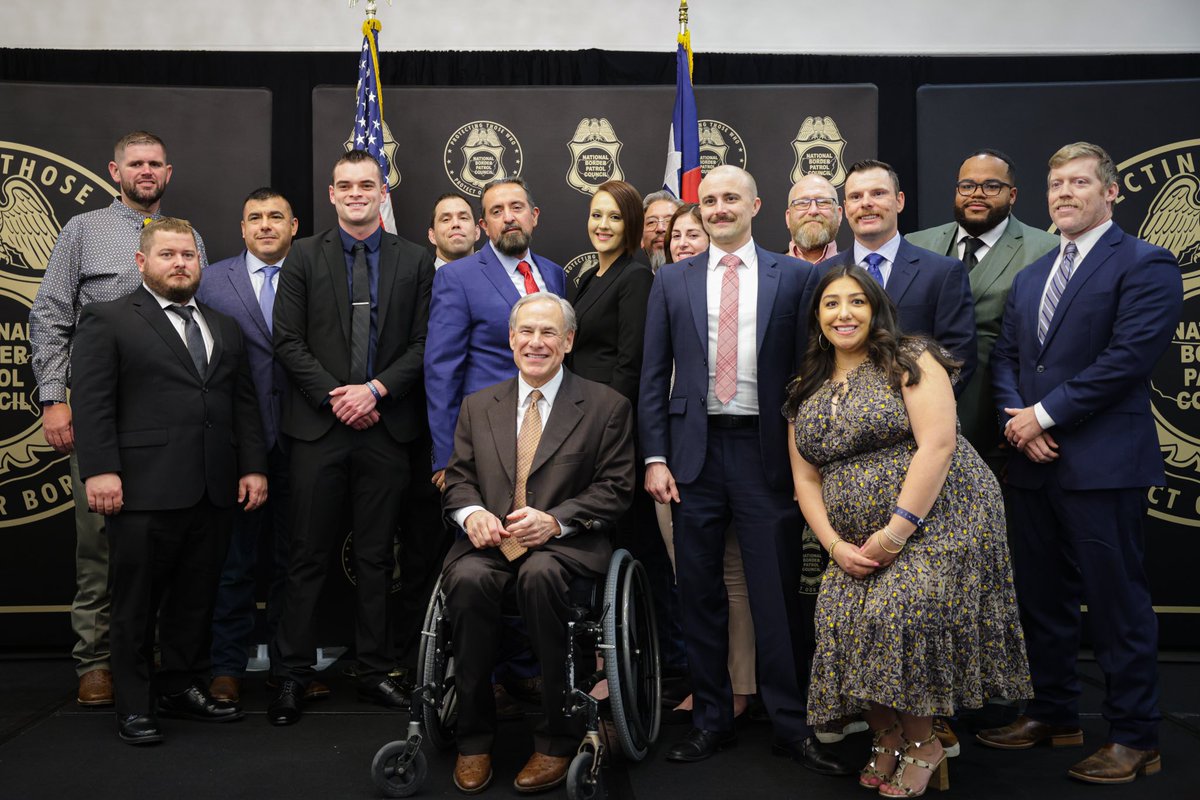 GovAbbottPress's tweet photo. Joined National Border Patrol Council members &amp; their President Brandon Judd in Houston last night to reaffirm Texas’ support for these unsung heroes. 

Texas thanks you for all you do to protect our borders &amp; our nation’s sovereignty. 

Read more: https://t.co/SMImuTP0FY https://t.co/BRRAW3wiUh