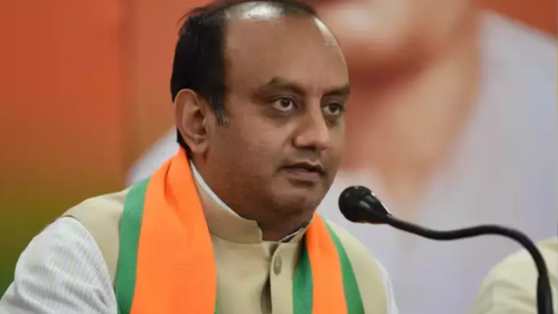 news_thikana's tweet image. सत्याग्रह कांग्रेस के अहंकार का खुला प्रदर्शन : भाजपा, सुधांशु त्रिवेदी ने प्रियंका गांधी को दिखाया आइना, पूछे कड़वे सवाल...क्या जवाब देंगी वो ?
newsthikana.com/post/satyagrah…
#Satyagraha #opendisplay #arrogance #Congress #BJP #showed #mirror #PriyankaGandhi #bitterquestions