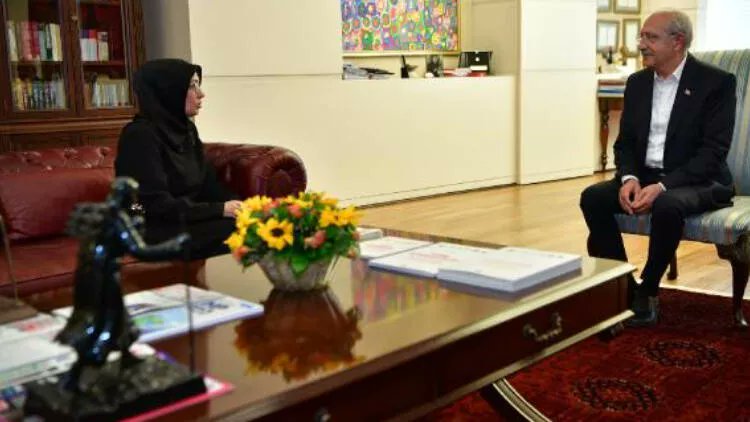 Eski MHP Milletvekili Ali Uzunırmak: 

"Ülkü Ocakları Başkanlığı yapmış bir akademisyen, torbacılara öldürtüldü. Eşi, katillerin bulunması için CHP Genel Başkanı'na gitti. Ülkücülük adına ağlıyorum..."