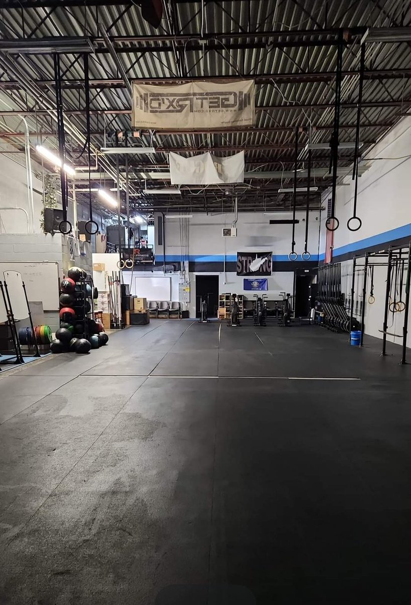 TheRealMamba586's tweet photo. Nothing like walking in a clean gym to start your workout week.
#TeamMamba
#AintNothingFree
 CFB-Bluefield
https://t.co/zoe1oVwRWv https://t.co/EOcSqD1IYp