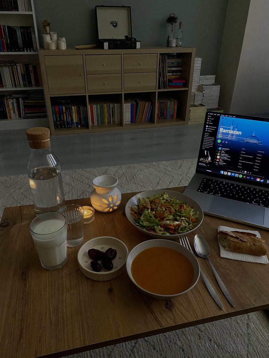 bu seneki ramazan taymı evlilerle dolmuş hemen kendi evimde yalnız geçirdiğim ilk iftarımın güzelliğini şuraya bırakıyım