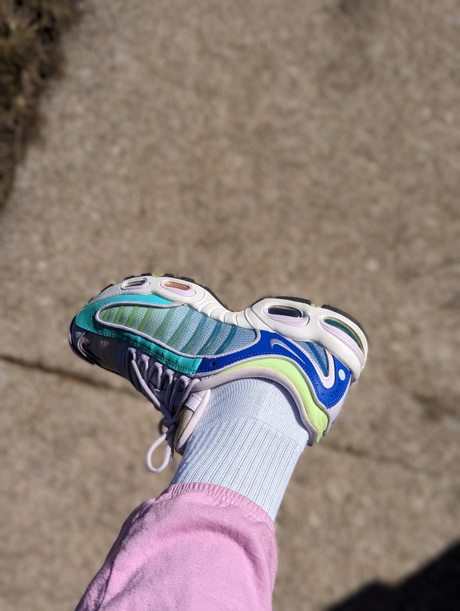 amcmath04's tweet photo. Day 26 Air Max
#AirMaxMonth #marchMAXness #Nike #AirMaxTailwindIV #BubblePack #HyperRoyal #snkrsliveheatingup #yoursneakersaredope
@hisexcellence79 @Nike @nikestore @VivaLasBonitas https://t.co/j2iH0do5XN