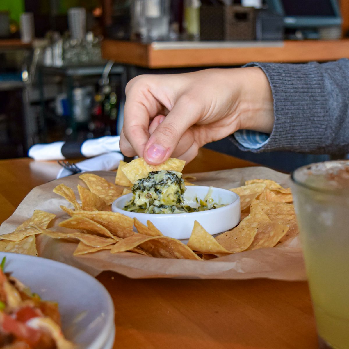 Thirsty Lion tweet media