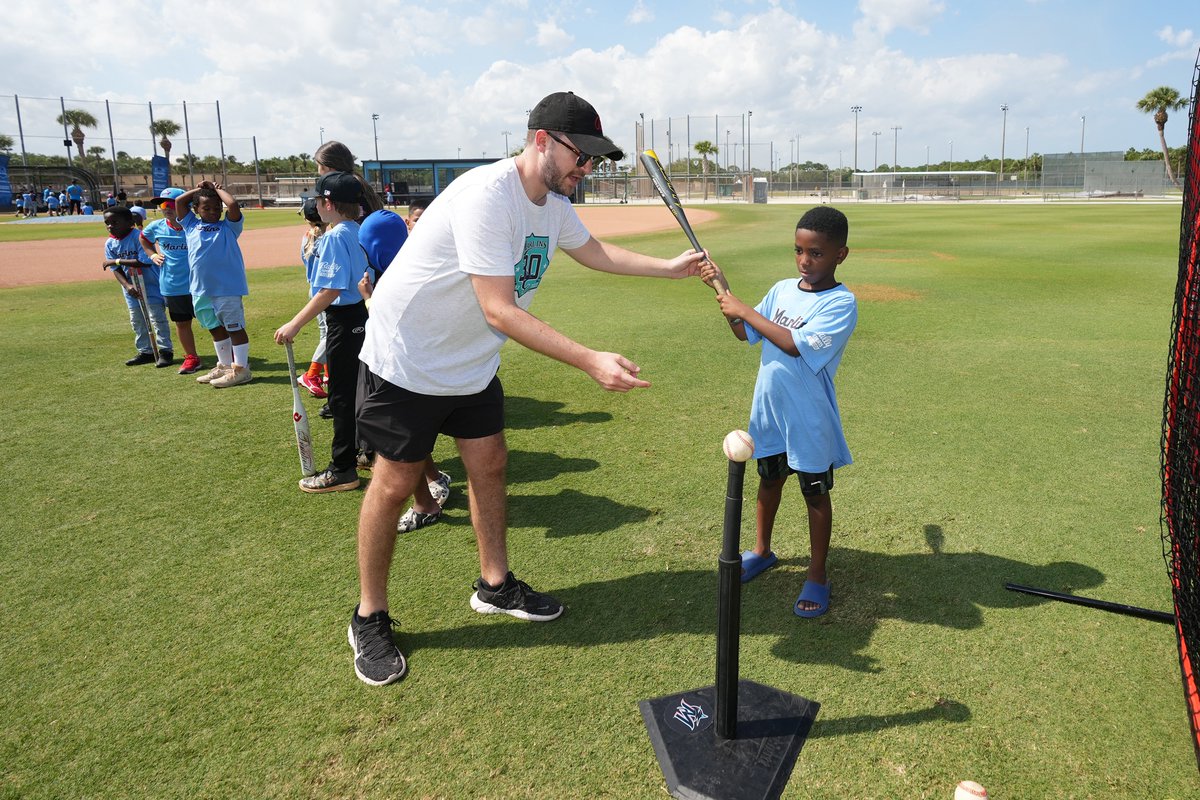 FDSN_Marlins's tweet photo. Had a blast at the @Marlins Youth Academy Field Day presented by @BallySportsFL. Our @THUT14 and @jeremytache loved going through drills with these future stars of the diamond! #MarlinsImpact @MarlinsImpact https://t.co/XsaVuZbnQT