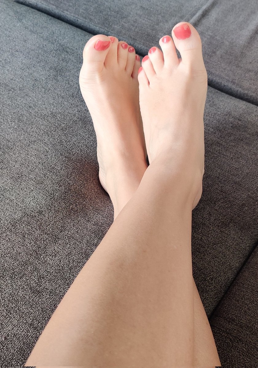 Didithe6's tweet photo. #feetpic #feetpicsforsales #feet #pieds #lovefeet https://t.co/VVs8FVsOpC