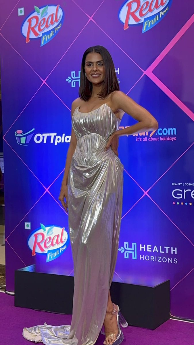 ottplayapp's tweet photo. The night was made all the more special by the surprise appearance of @PriyankaChaharO who left everyone in awe and admiration.👑
.
Real Fruit Juices &amp; Beverage Presents #OTTplayChangeMakers Awards 2023

Associate Sponsors 
@healthhorizonss🏥
@dpauls_travel 🧳✈️
#GreyOnCosmetics https://t.co/52VCZit11Z