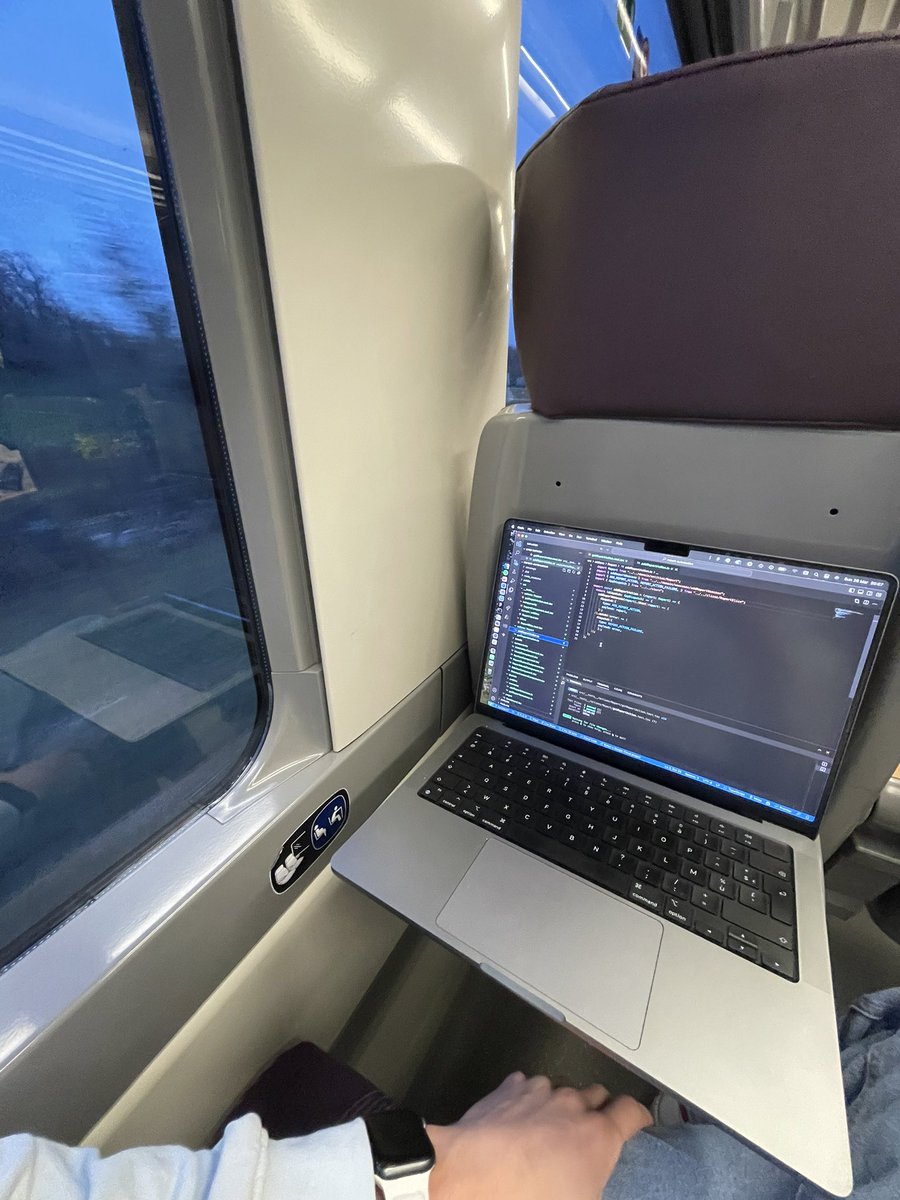 joffrey_js's tweet image. Le train… meilleur moment pour dev, avec le peu de connexion sur le trajet, il y a que ça à faire