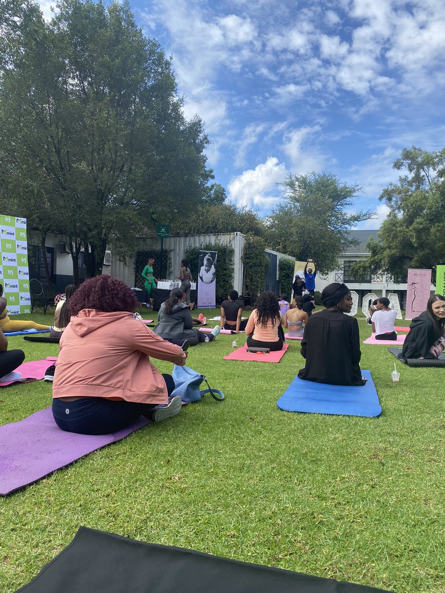 DivineHealthRLS's tweet photo. When like minded people come together, the was an overflow of goodness, grace ,love ,blessings .
@hipowerhealth @youngliving_africa @mint_athleisure @oleratoyoga_studio @herhub_social
#herhub #herjouney #herlife #recovery #divinehealth #healthiswealth #mind #soul #body https://t.co/qQeYrQRUgb