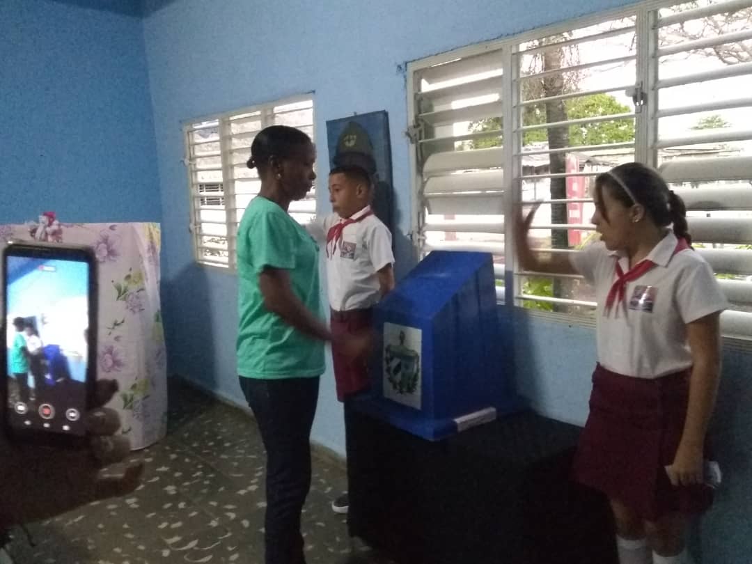 NilkaDrake's tweet photo. Bien temprano  Vote por todos los candidatos por Cuba y por mi Revolución,Es un derecho soberano y digno que defenderemos en las urnas; es una conducta cívica, que nos distingue, y que está por encima de intereses personales #MejorEsPosible #YoVotoXTodos @fernandezarcia https://t.co/P0FNpEj1vO