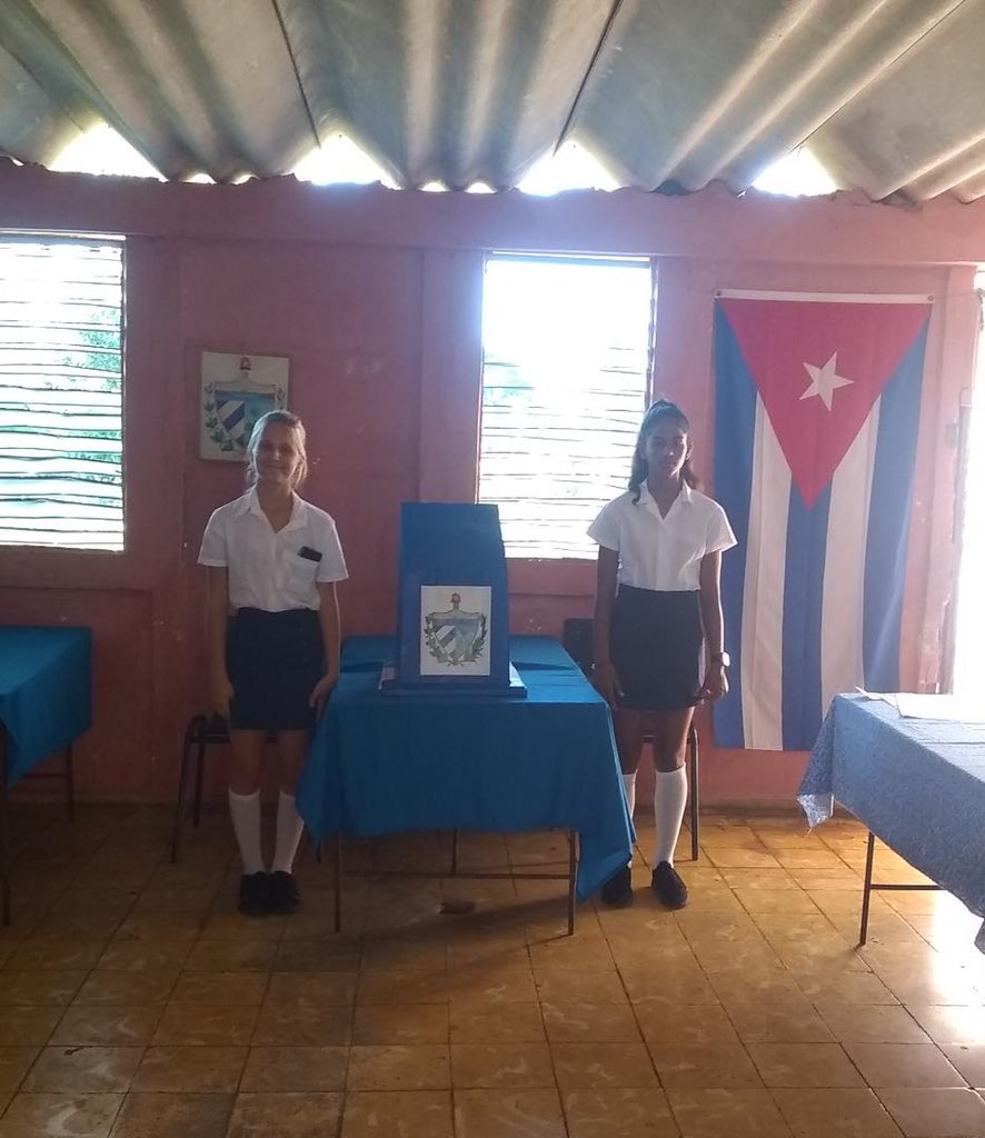 pineda_lien's tweet photo. Los estudiantes del CM Abel Santamaría en los diferentes colegios electorales Pluma, Neptuno, Maravilla y el calipso cumpliendo con las Elecciones Nacionales #YoVotéXTodos #somosartemisa @MixtoAbel1 @DmeArtemisa @danaylorenzo73 @elsa_ena @Eugeniocubano https://t.co/NaapbUMRgY