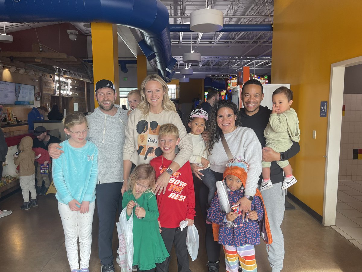 CoachBurton13's tweet photo. Saturday Madness before #MarchMadness …
Don’t worry, Team #FarokhmaneshBurton Won Big‼️🏆
#FunTimes #FtFun #LotsOfChildren https://t.co/Oho9RFgCnz