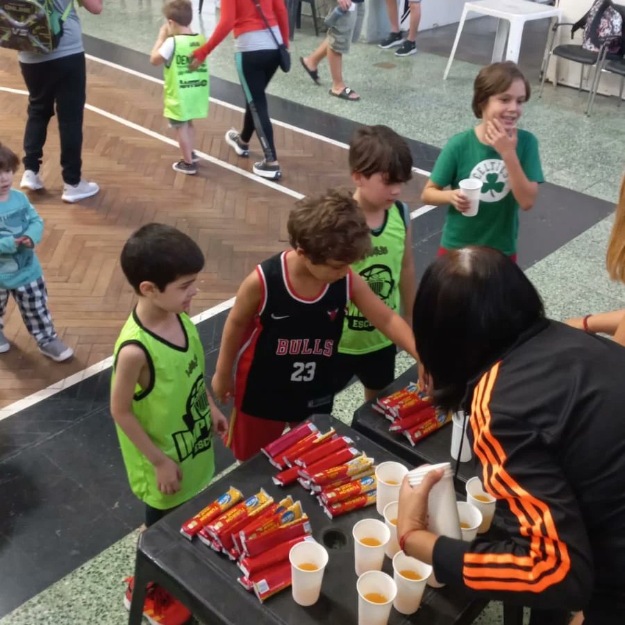 ¡Los Mosquitos volvieron a las canchas! 🙌🦟

Los más chiquitos disfrutaron de una jornada a puro básquet 👏

#UnImperioGrande⚪⚫